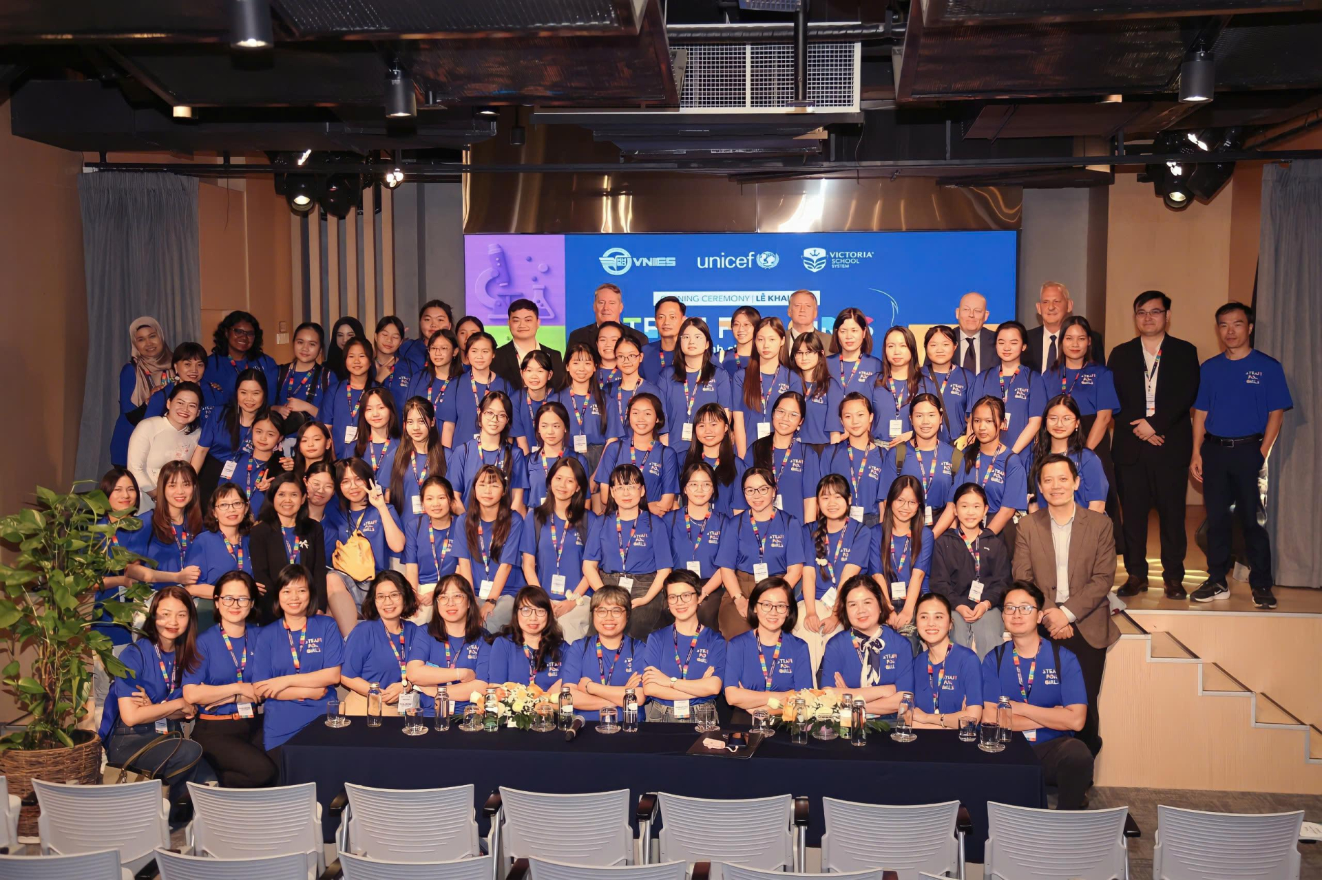 Vòng chung kết Cuộc thi STEAM for Girls 2025 có sự tham gia của 15 đội thi trên cả nước và quốc tế. trường victoria sài gòn2