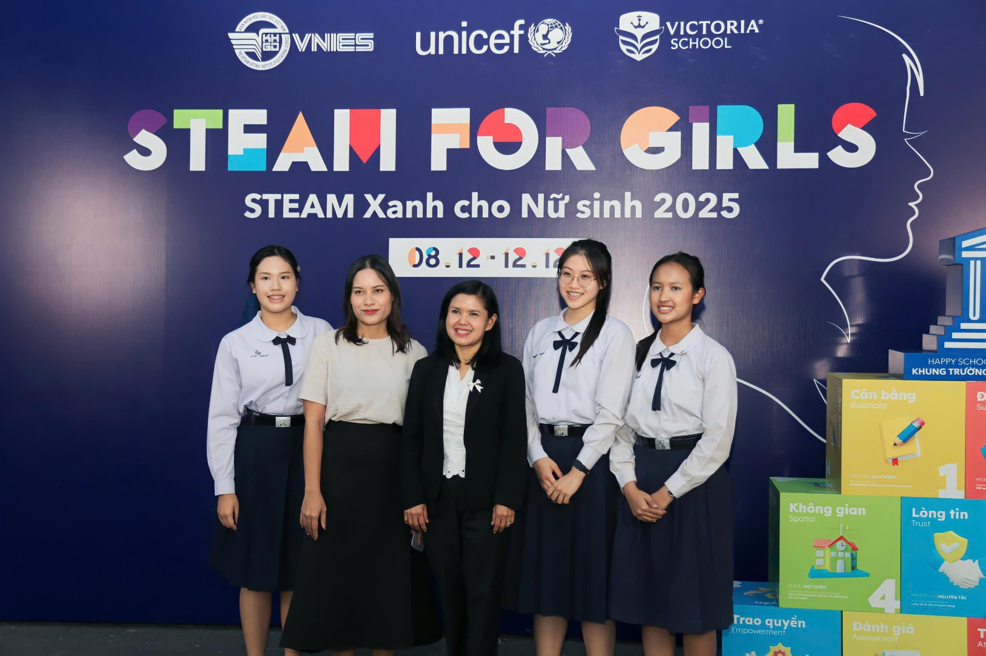 Đội thi từ Thái Lan đến tham dự vòng chung kết STEAM for Girls 2025 trường victoria sài gòn