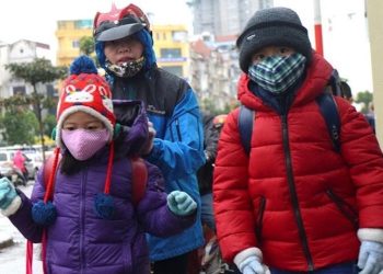 Các trường Hà Nội chủ động lùi giờ, cho học sinh nghỉ học khi trời rét đậm