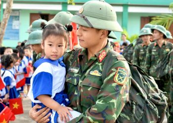 Mưa lũ đi qua, tình quân dân ở lại