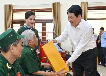 Người có công với cách mạng được hưởng mức quà như thế nào dịp Tết?