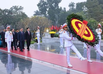 Lãnh đạo Đảng, Nhà nước viếng Lăng Chủ tịch Hồ Chí Minh và dâng hương tưởng niệm các Anh hùng liệt sĩ