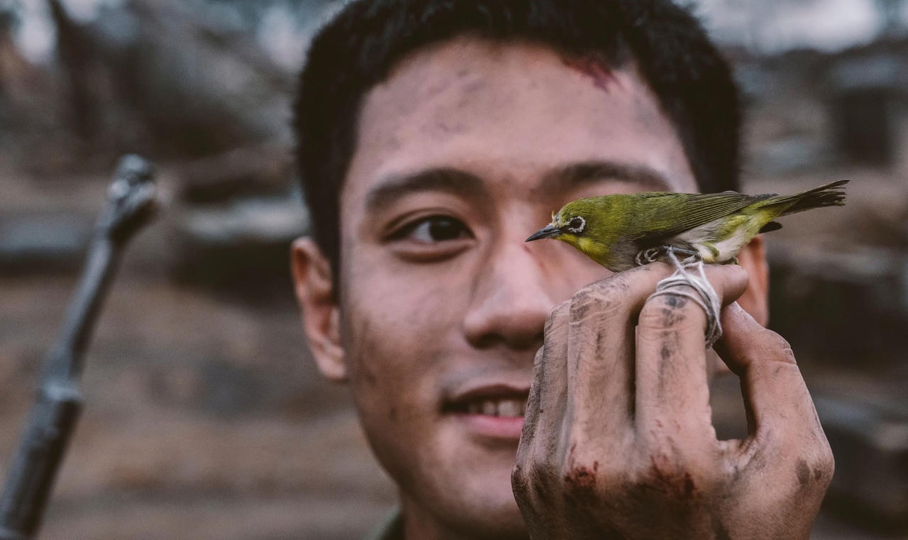 ‘Tôi thấy Mưa đỏ trôi trong tim…’