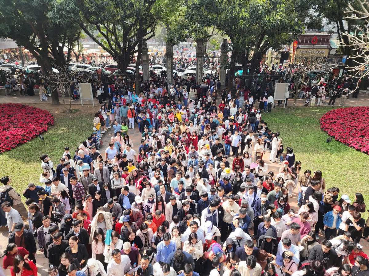 Việt Nam đón 14 triệu lượt khách du xuân dịp Tết Nguyên đán 2026 Việt Nam đón 14 triệu lượt khách du xuân dịp Tết Nguyên đán 2026