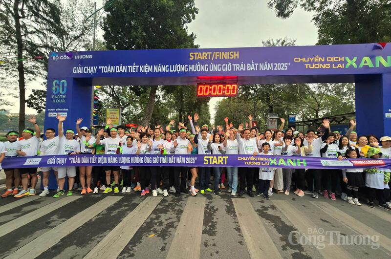 Giải chạy "Toàn dân tiết kiệm năng lượng hưởng ứng Giờ Trái đất năm 2025" thu hút hơn 1.000 người tham gia trực tiếp