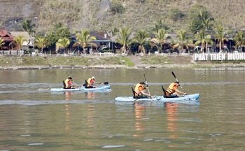 Du khách đổ về Tam Đảo dịp Tết, nhiều tuyến đường ùn tắc