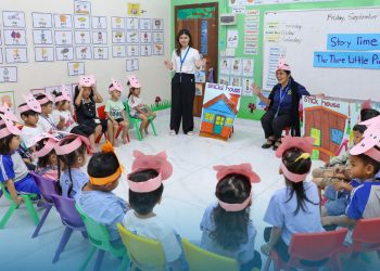 Thí điểm cho trẻ mầm non làm quen ngoại ngữ: Học sớm có lợi hay áp lực?