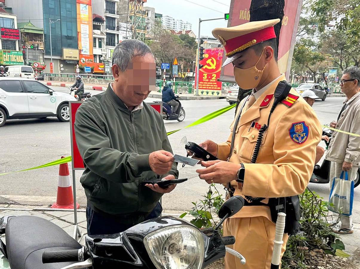 'Siết' xử lý lái xe có nồng độ cồn lưu thông tại Hà Nội sau Tết