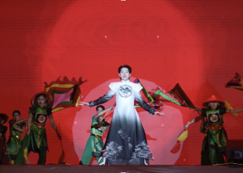 Đức Phúc tái hiện bản hit vô địch quốc tế “Phù Đổng Thiên Vương” tại đêm Đền Sóc