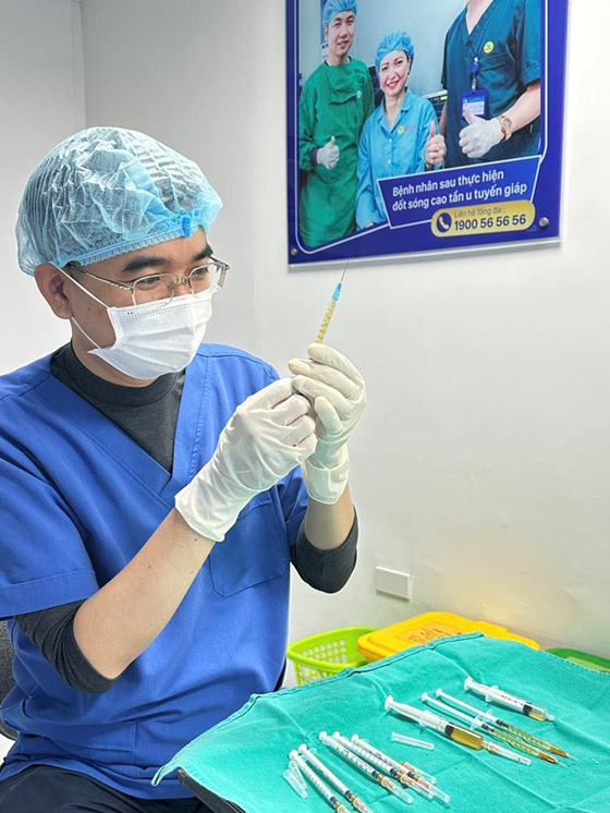 Với bác sĩ Thụ, học y là một cuộc marathon không có điểm dừng.