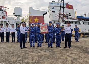 Gác lại niềm riêng, giữ bình yên biển đảo Tổ quốc