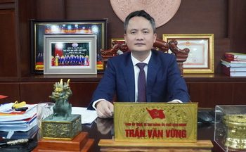 Du khách tấp nập đến Di tích Quốc gia đặc biệt Đền Đô cầu bình an