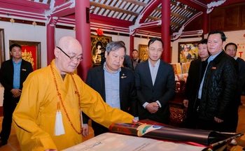 Du khách nô nức du xuân tại Di tích Côn Sơn – Kiếp Bạc