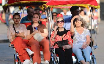 Nghỉ dưỡng kết hợp hành hương: Xu hướng du lịch mới tại núi Cấm