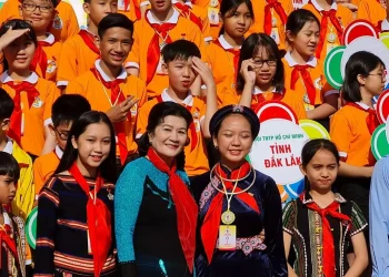Bà Ninh Thị Hồng: “Đừng thờ ơ đèn nhà ai nhà nấy rạng, im lặng trước bạo hành trẻ em là đồng lõa với tội ác”
