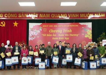 ROX Share mang Tết ấm đến hơn 2.300 hộ gia đình khó khăn