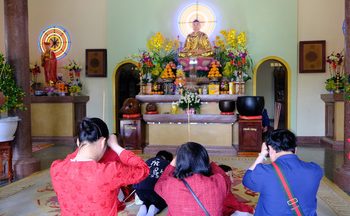 Chùm ảnh: Người dân nô nức du xuân Đường hoa Hoàng thành Thăng Long