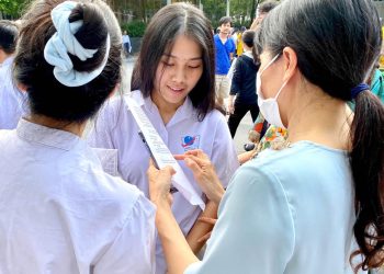 Cuộc đua vào lớp 10 “tăng nhiệt” từ sớm