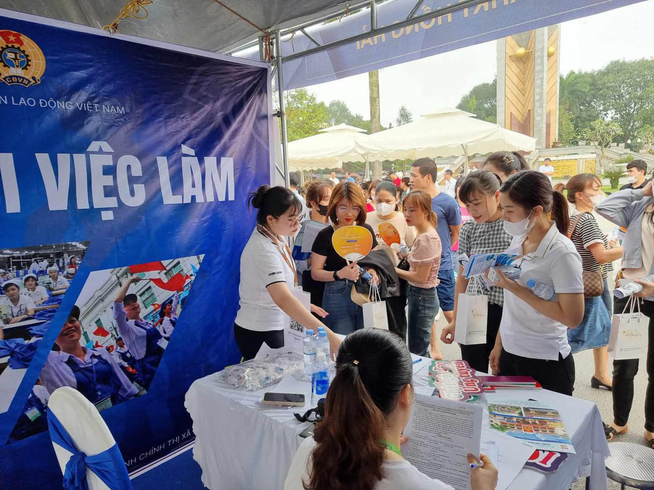 Thị trường lao động việc làm sau Tết: Người lao động cần 'vượt qua chính mình'