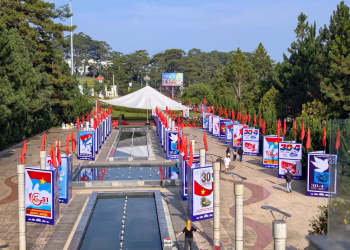 Lâm Đồng khai mạc Triển lãm tranh cổ động kỷ niệm Ngày Giải phóng miền Nam, thống nhất đất nước