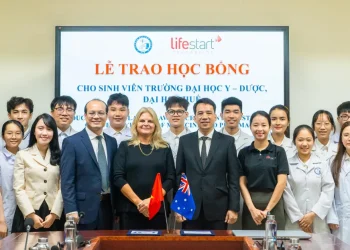 Lifestart Foundation hỗ trợ gần 3 tỷ đồng học bổng cho sinh viên Y – Dược có hoàn cảnh khó khăn