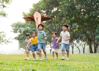 Quyền được phát triển của trẻ em: Đủ đầy chưa chắc đúng