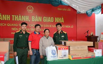 Hội chữ Xuân Bính Ngọ 2026 mở cửa đón giao thừa