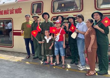 ‘Chạm vào ký ức, viết tiếp tự hào’ khi đi Tàu Hà Nội 5 Cửa Ô