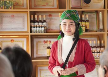 Hành trang đặc biệt của nữ ứng viên đại biểu Quốc hội người dân tộc Thổ