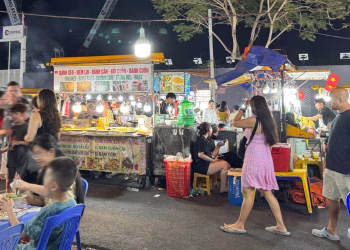 Siết chặt an toàn thực phẩm: Từ bếp ăn tập thể đến thức ăn đường phố