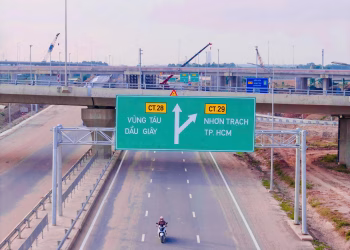 Cao tốc Biên Hoà -Vũng Tàu trước giờ thông xe chào mừng ngày đại lễ 30/4 và 1/5
