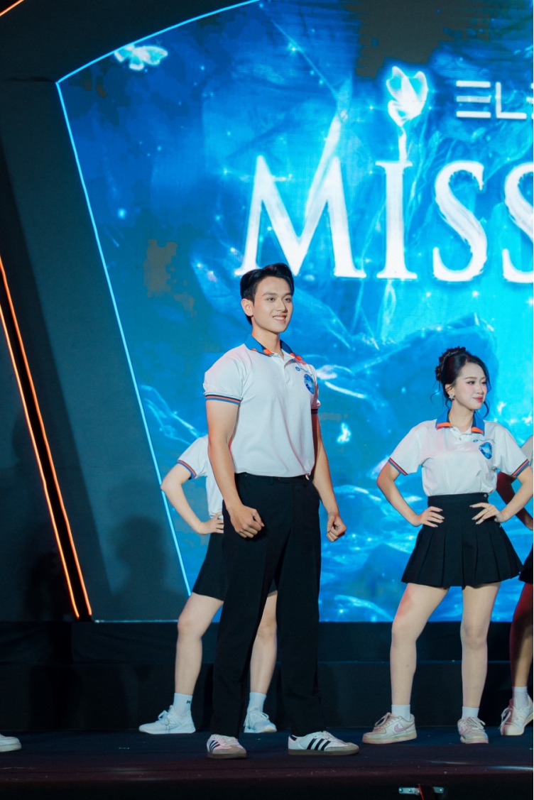 Trương Nhật Quân – sinh viên năm nhất Khoa Khách sạn Du lịch đã xuất sắc đăng quang ngôi vị Nam vương Miss & Mister TMU 2026.