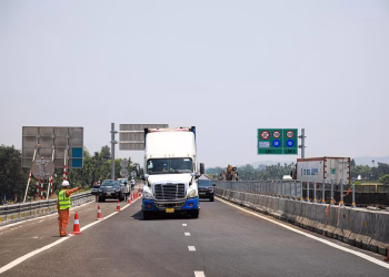 Chính thức vận hành đường cao tốc từ Quảng Ngãi đến hầm Cù Mông