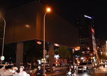 Tiết kiệm điện, hàng loạt biển quảng cáo lớn tắt điện sau 22 giờ