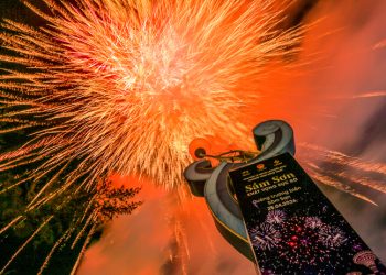 Màn pháo hoa bừng sáng đêm hội biển xứ Thanh