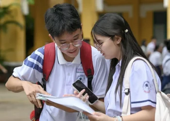 Kỳ thi vào 10: Nghe đồn sắp hết chỗ, phụ huynh cuống cuồng giữ suất lớp 10 tư thục