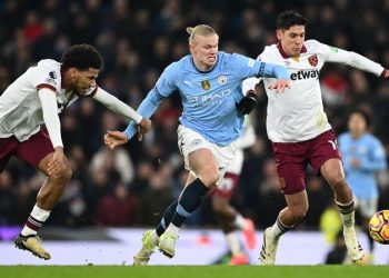 Man City kém Arsenal 7 điểm, Pep Guardiola lo trắng tay