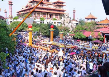 Hàng vạn người đổ về chiêm bái Lễ vía Đức Bồ Tát Quán Thế Âm Đà Nẵng