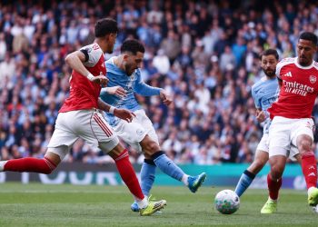 Kịch bản nào cho chặng nước rút cuộc đua vô địch Ngoại hạng Anh?