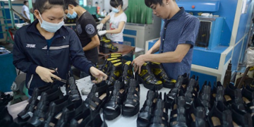 Biến động Trung Đông: Lối ra dài hạn nào cho da giày Việt?