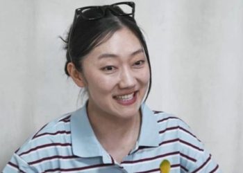 Diễn viên ‘Miss Lee’ làm thêm ở quán cà phê