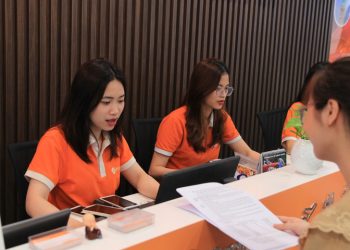 Nghỉ lễ 30/4-1/5: Giá vé máy bay tăng, du khách chuộng tour gần, đường bộ