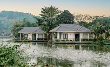 Khách du lịch quốc tế ấn tượng trước không khí Tết cổ truyền Việt Nam