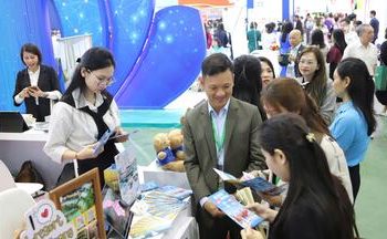 Khách Tây ‘phải lòng’ du lịch cộng đồng ở Gia Lai