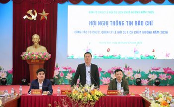 Hà Nội: Người dân, du khách rộn ràng khám phá Tết xưa