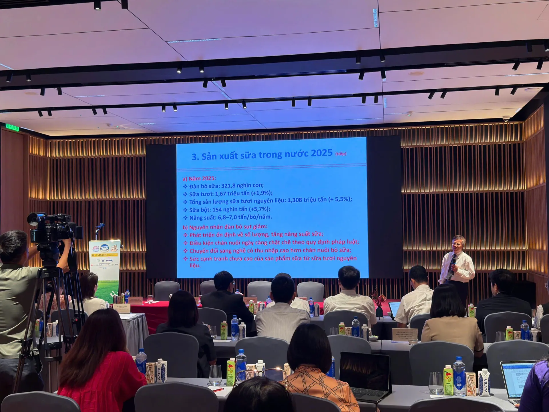 Họp báo giới thiệu