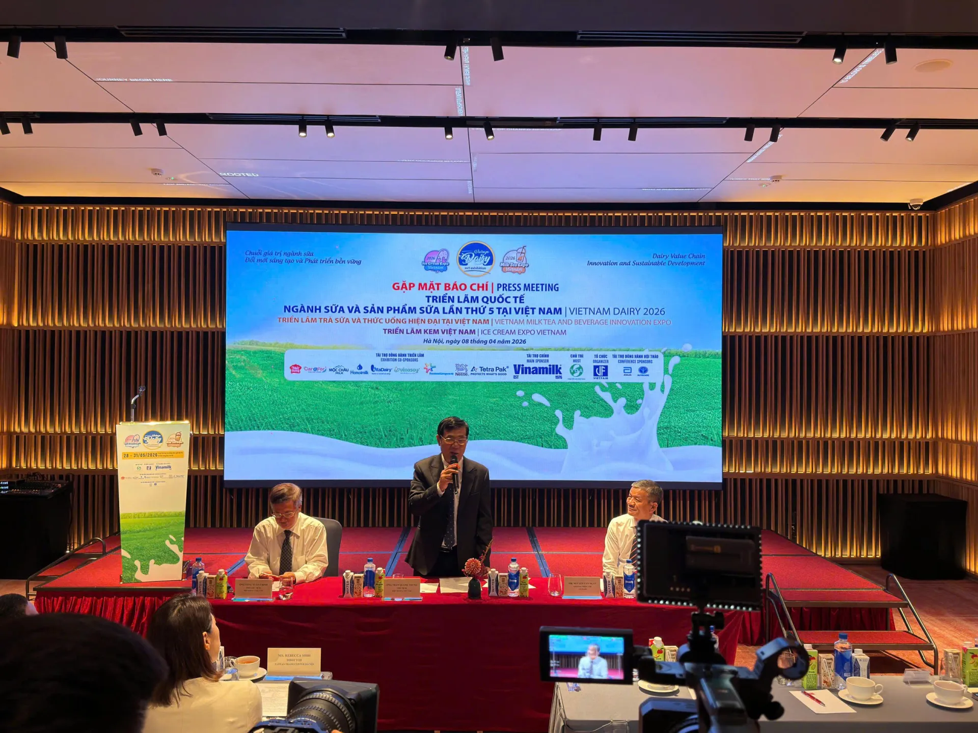 Họp báo giới thiệu