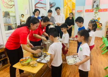 TP.HCM kiểm tra 317 cơ sở cung cấp suất ăn trường học, siết chặt an toàn thực phẩm