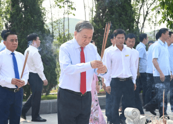 Tổng Bí thư, Chủ tịch nước Tô Lâm dâng hương tưởng nhớ Tổng Bí thư Hà Huy Tập