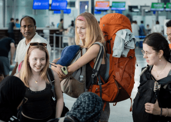 Lượng hành khách quốc tế qua sân bay Nội Bài lễ 30/4 tăng gần 30%